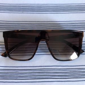 Men’s tortoise shell sunglasses